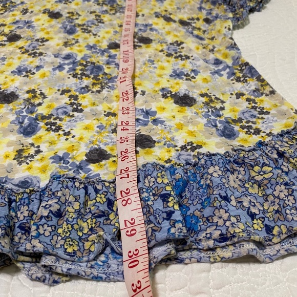 Cato Floral Blouse with Ruffled Sleeves - Picture 4 of 6